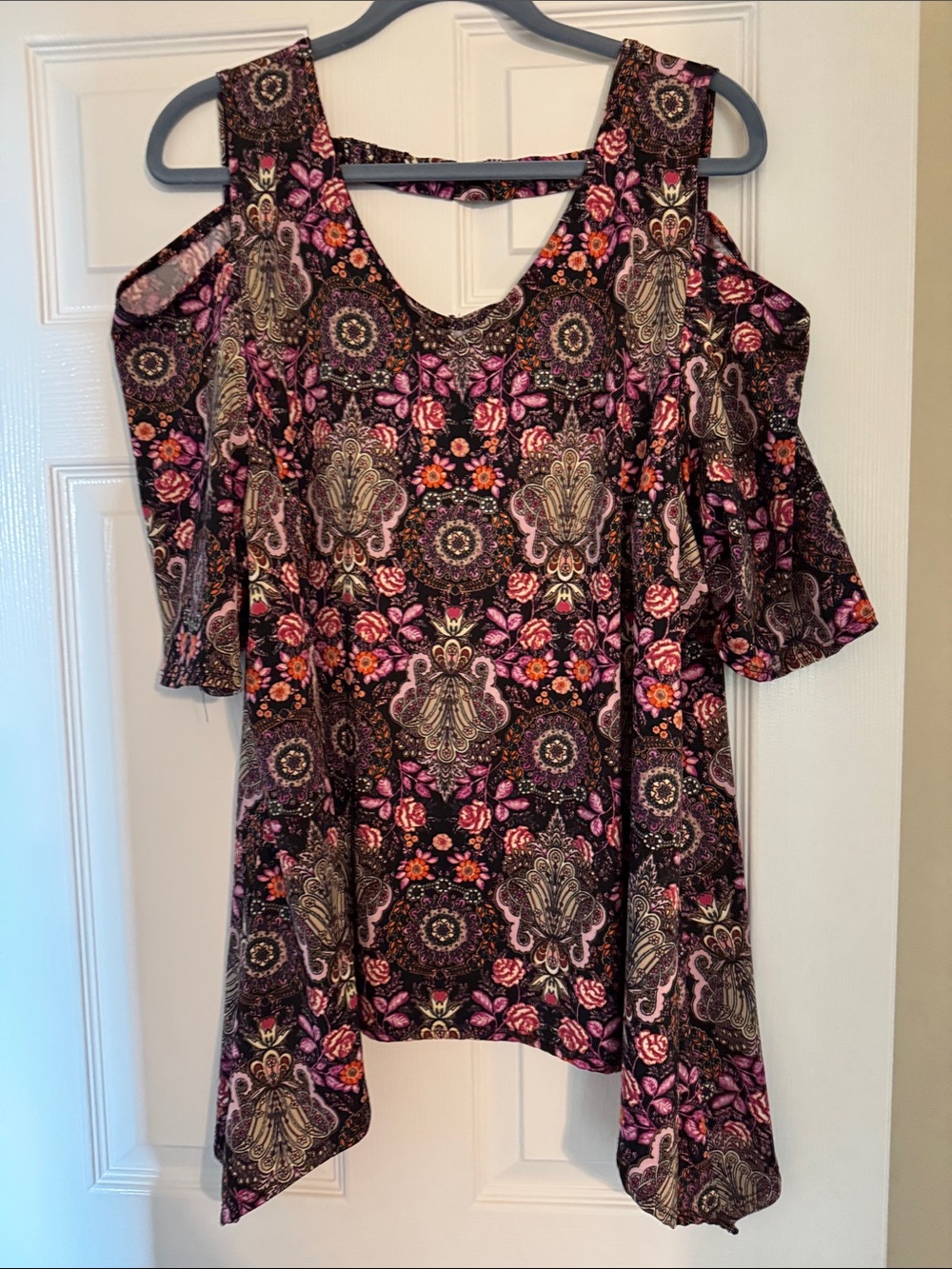 Avenue Cold-Shoulder Floral Medallion Top in Black, Pink and Orange